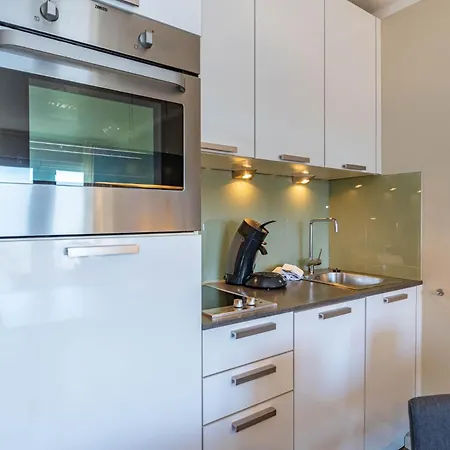 Bismarckstrasse 5a, App 15 *