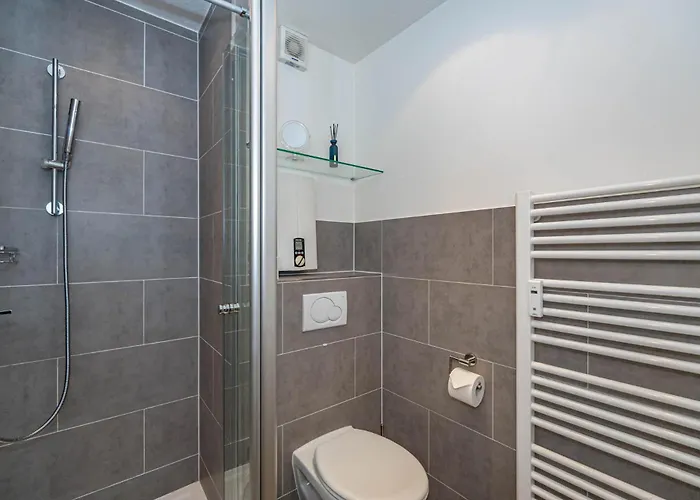 Bismarckstrasse 5a, App 15 *